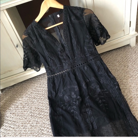 Black Lace Maxi Gown - Picture 5 of 7